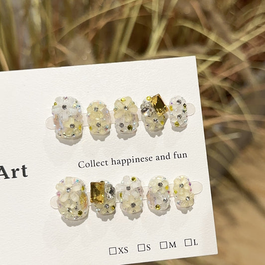【Flowers（Gold）】Purely Handmade Wearable Nails with a High-End Feel gold Spring Small Flower Full Diamond Short Nail Tips Flashing Fake Nail Stickers