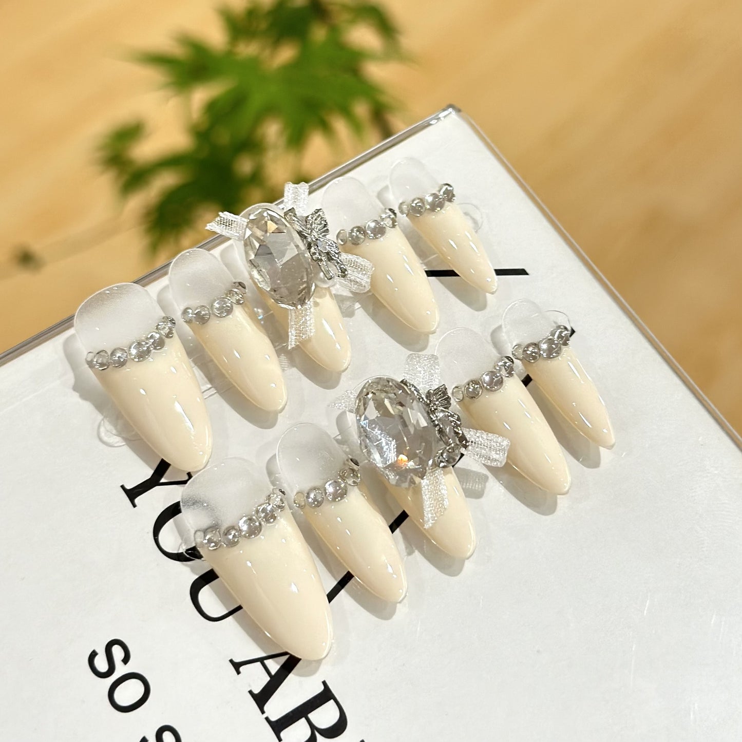 【Classic French Style】Purely Handmade Wearable Nails White Rich Beautiful French Gentle Cute High-end Nail Art Detachable Phototherapy Nail Stickers Finished Product