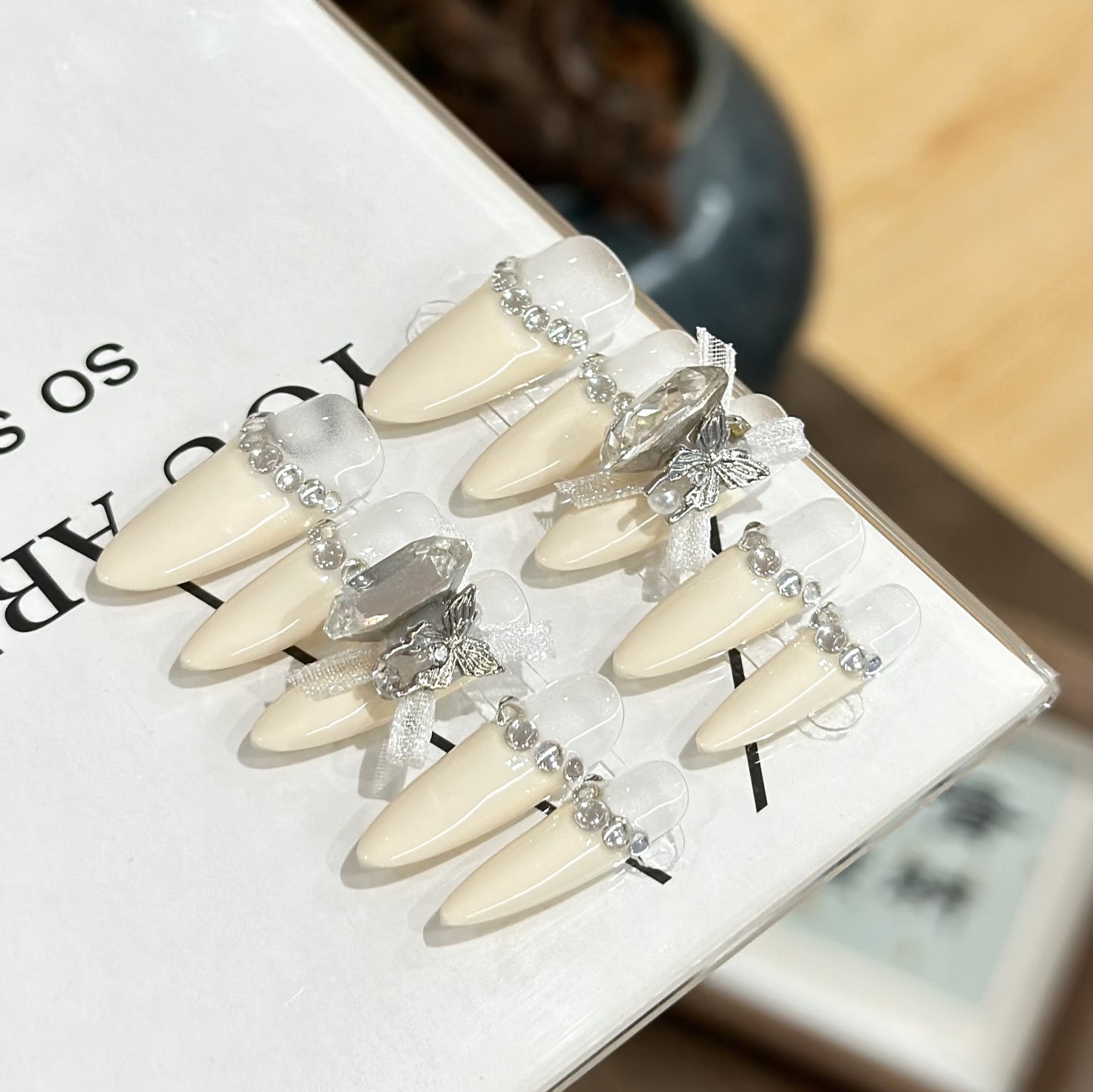 【Classic French Style】Purely Handmade Wearable Nails White Rich Beautiful French Gentle Cute High-end Nail Art Detachable Phototherapy Nail Stickers Finished Product